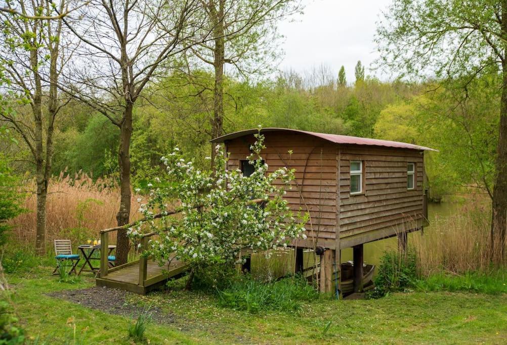 Lakeside Cabin On Stilts- 'Kingfisher' Villa Rous Lench Exterior foto